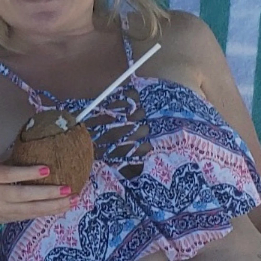 Bikini - Picture 6 of 6
